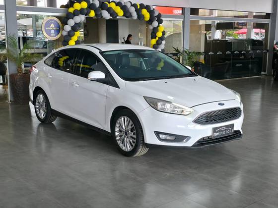 FORD FOCUS 2.0 SE PLUS 16V FLEX 4P POWERSHIFT FORD FOCUS 2.0 SE PLUS 16V FLEX 4P POWERSHIFT